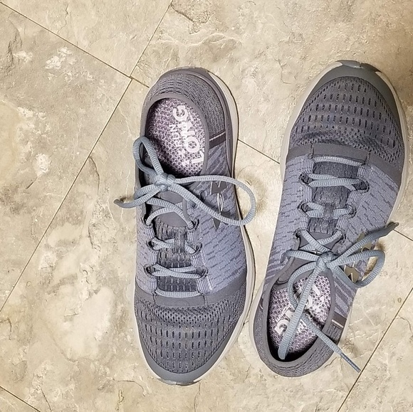 Nwot under armour charged sneakers sz 8.5 - Picture 6 of 8